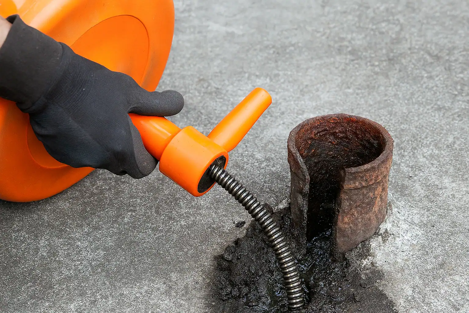 باز کردن لوله فاضلاب با تجهیزات تخصصی لوله بازکنی در مازندران، رفع گرفتگی لولههای فاضلاب و تخلیه چاه سریع و مطمئن با بهترین روشها و تجهیزات حرفهای در لوله بازکنی مازندران.