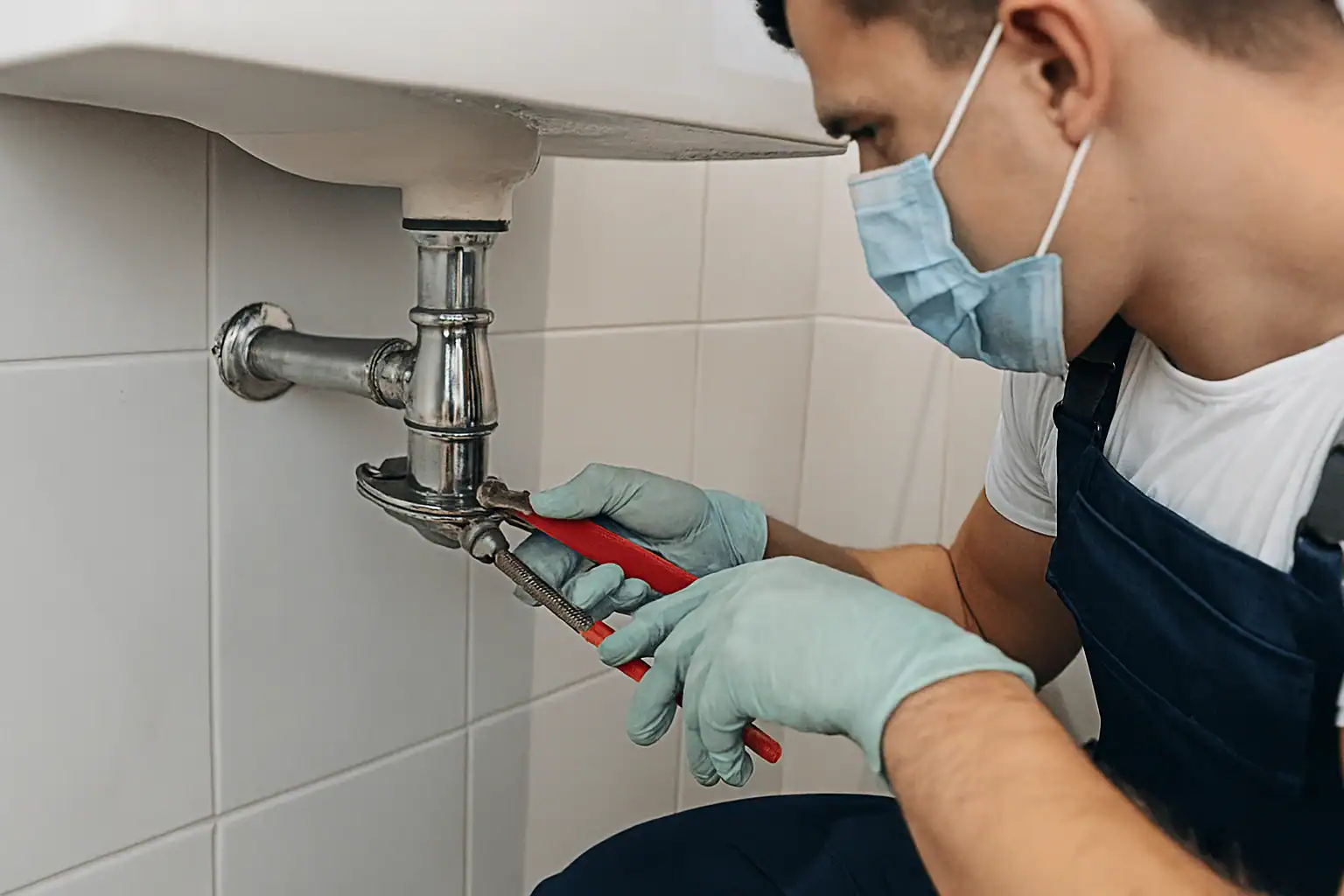 تعمیر لوله بازکنی در مازندران با تجهیزات پیشرفته و تیم مجرب برای رفع گرفتگی و مشکل در لولهها.